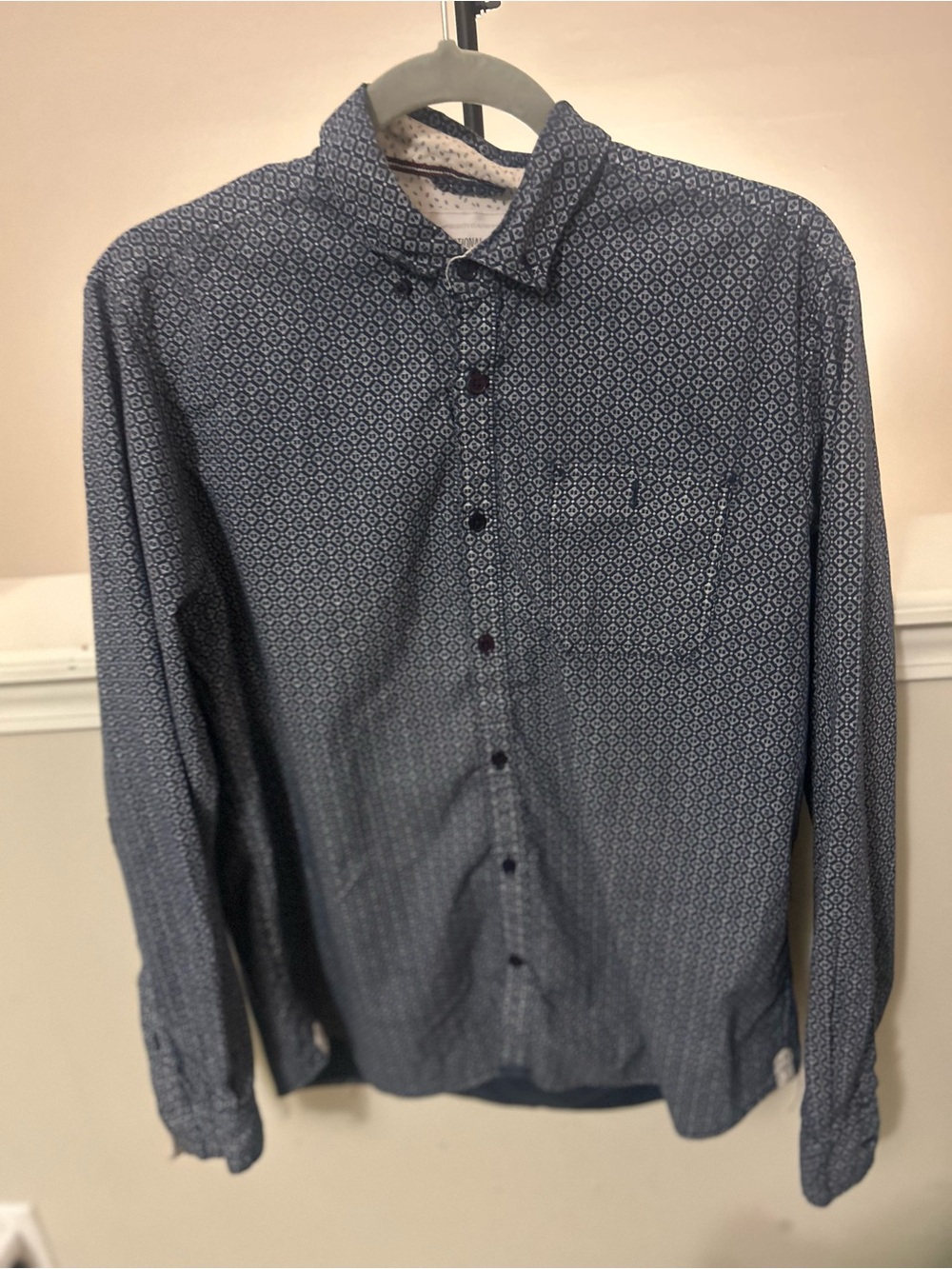 International Report Men's Navy Geometric Long-Sleeve Button-Down Shirt